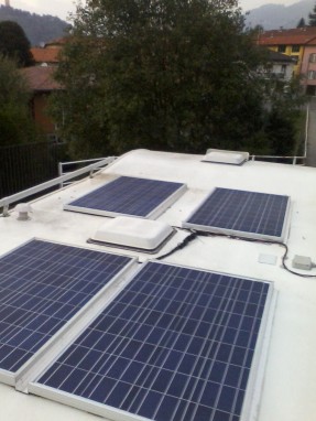 KIT FOTOVOLTAICO ISOLA INVERTER 2000W PANNELLO SOLARE 100W